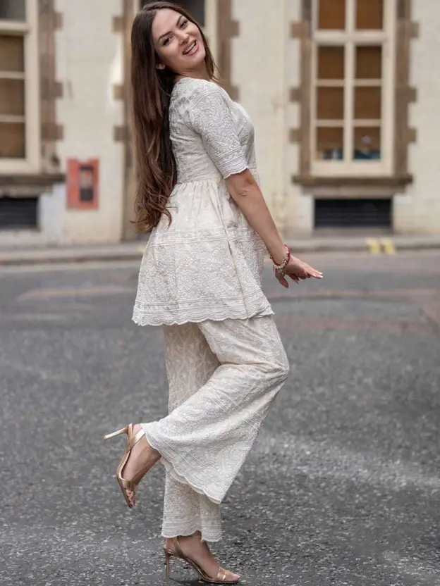 /storage/photos/1/Products/Kurti/white suit (2).jpeg